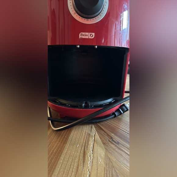 Dash Compact Air Fryer 2QT - Picture 3 of 4